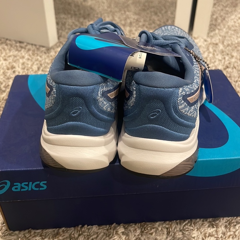 ASICS - Picture 5 of 6